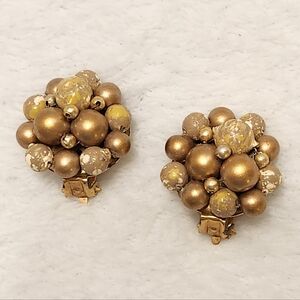 💕Vintage Made In Hong Kong Gold Beaded Cluster Clip-on Earrings 1"
